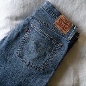 Levi's Classic Straight Men's Jeans in Denim Blue